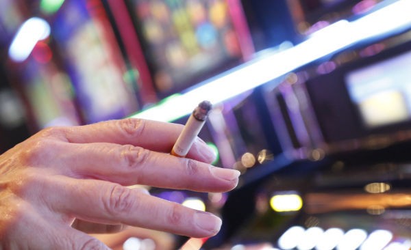 Πτώση στα έσοδα των καζίνο στο 4ο 3μηνο ελέω αντικαπνιστικού νόμου